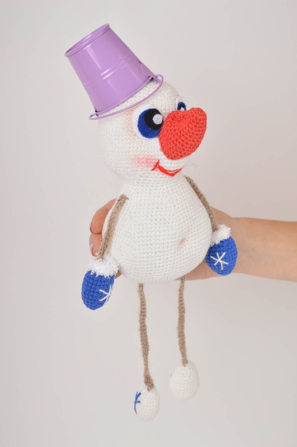 Peluche bonhomme de neige Jouet fait main tricoté avec seau Cadeau enfant photo 2