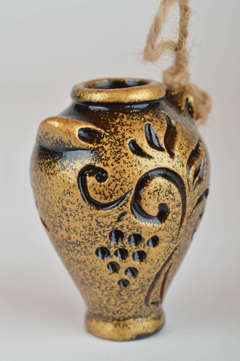 Petit vase à suspendre en terre cuite couleur dorée fait main décoratif photo 2