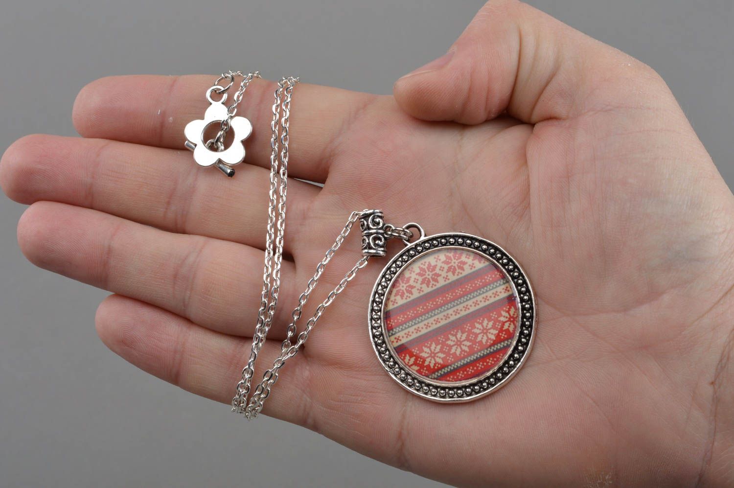 Round handmade designer epoxy pendant with ethnic pattern on metal chain photo 4