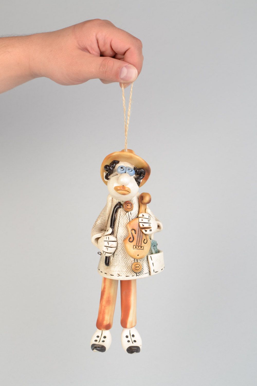 Grande clochette en céramique peinte brun clair faite main figurine violoniste photo 1
