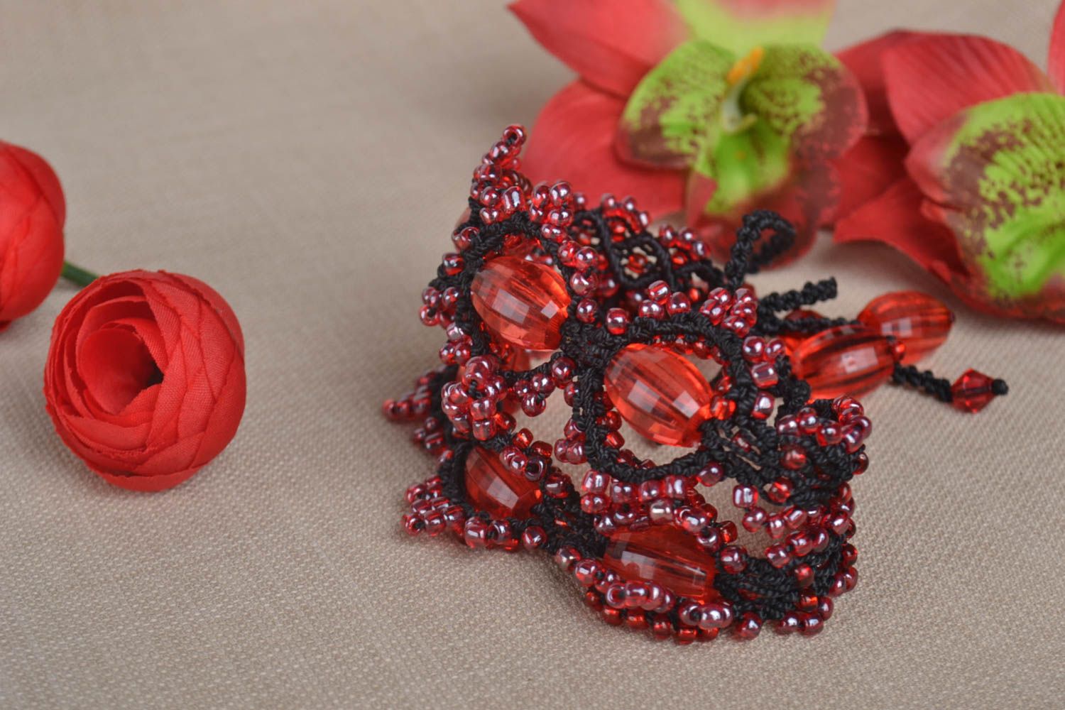 Bracelet large Bijou fait main macramé rouge et noir design Cadeau femme photo 1