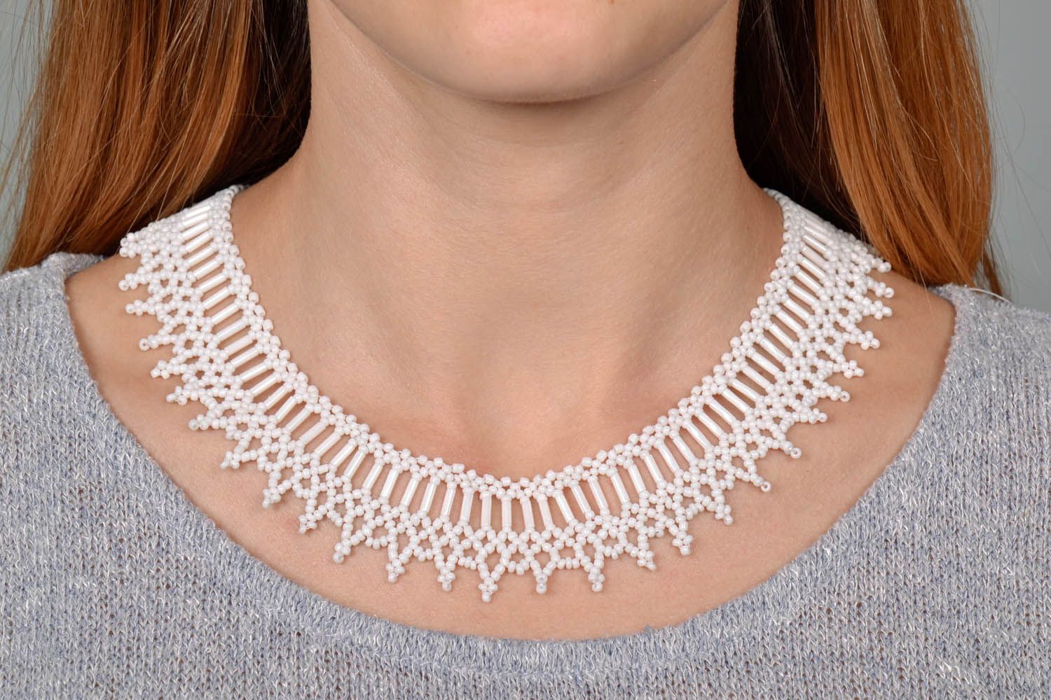 White beaded necklace photo 5