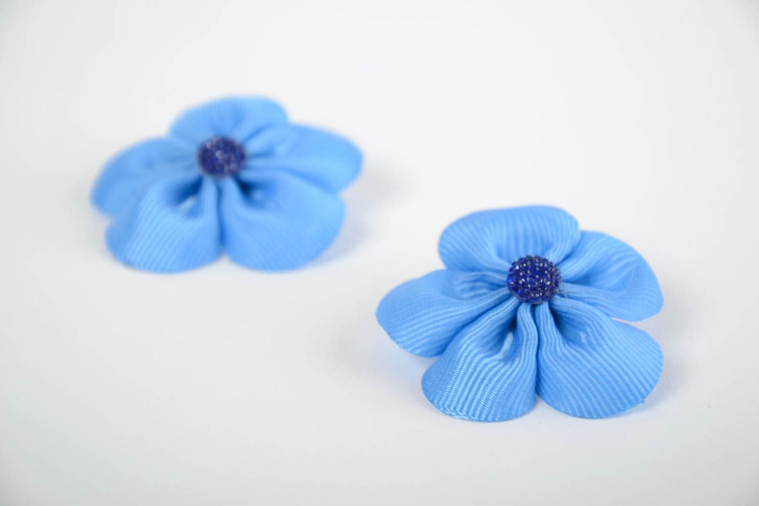 Pinces à cheveux fleurs bleues rubans satin 2 pièces faites main pour fillette photo 5