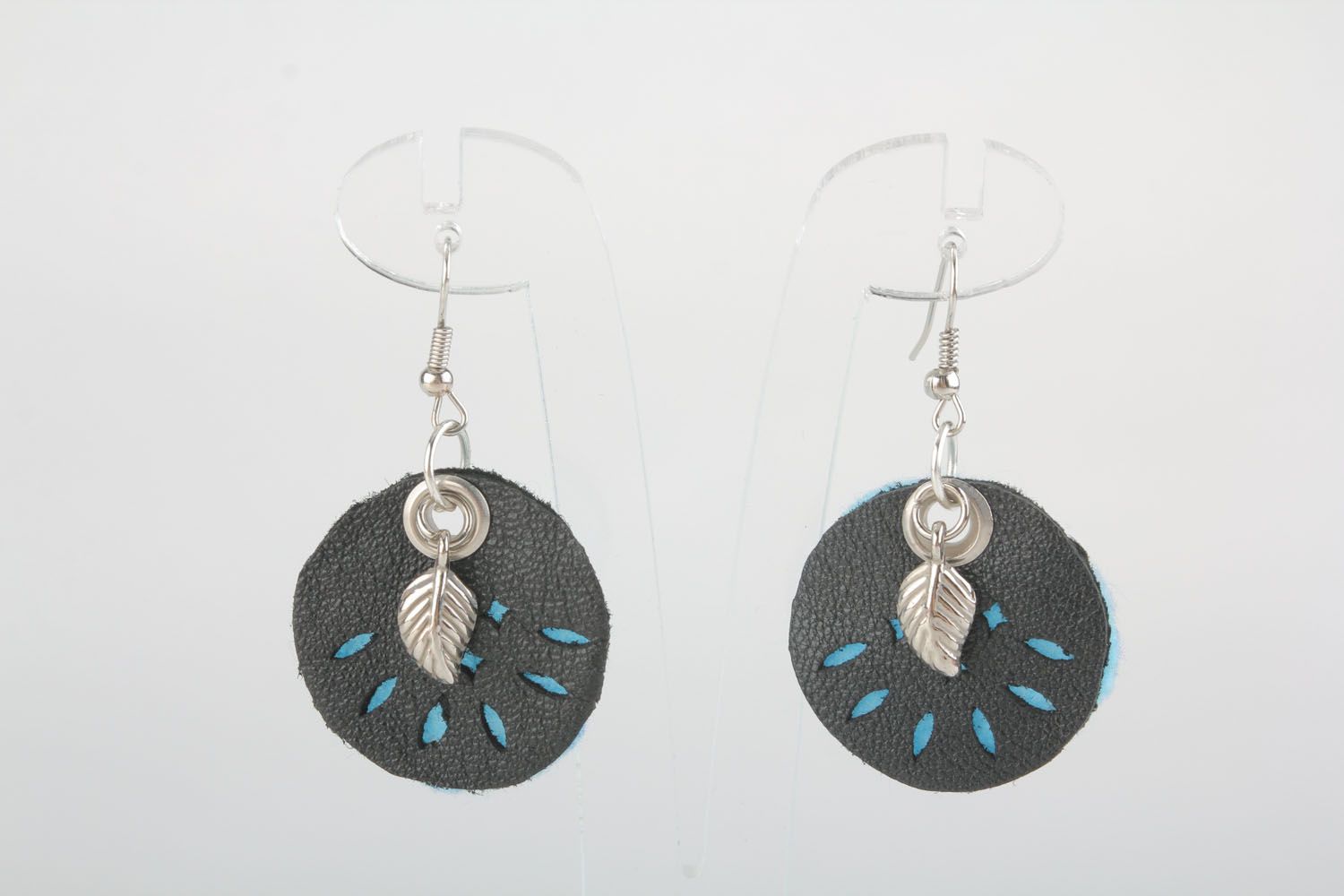 Round earrings made of leather and felt photo 1