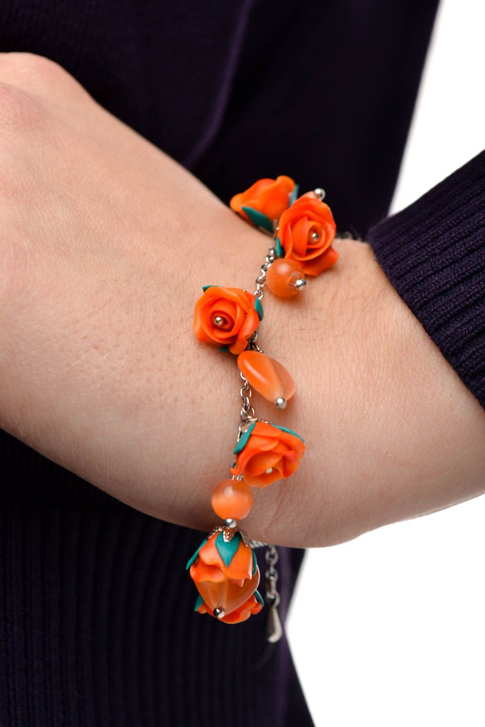 Оранжевый браслет ручной работы украшение из полимерной глины браслет с цветами фото 2
