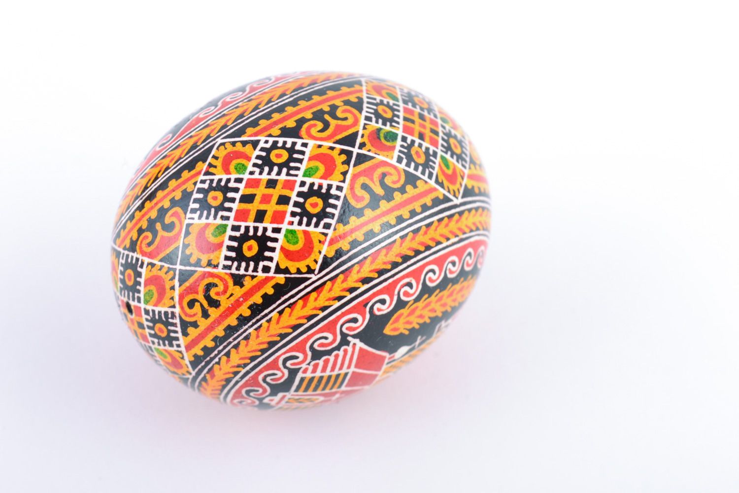 Huevo de Pascua de gallina artesanal multicolor con imagen de iglesia foto 3