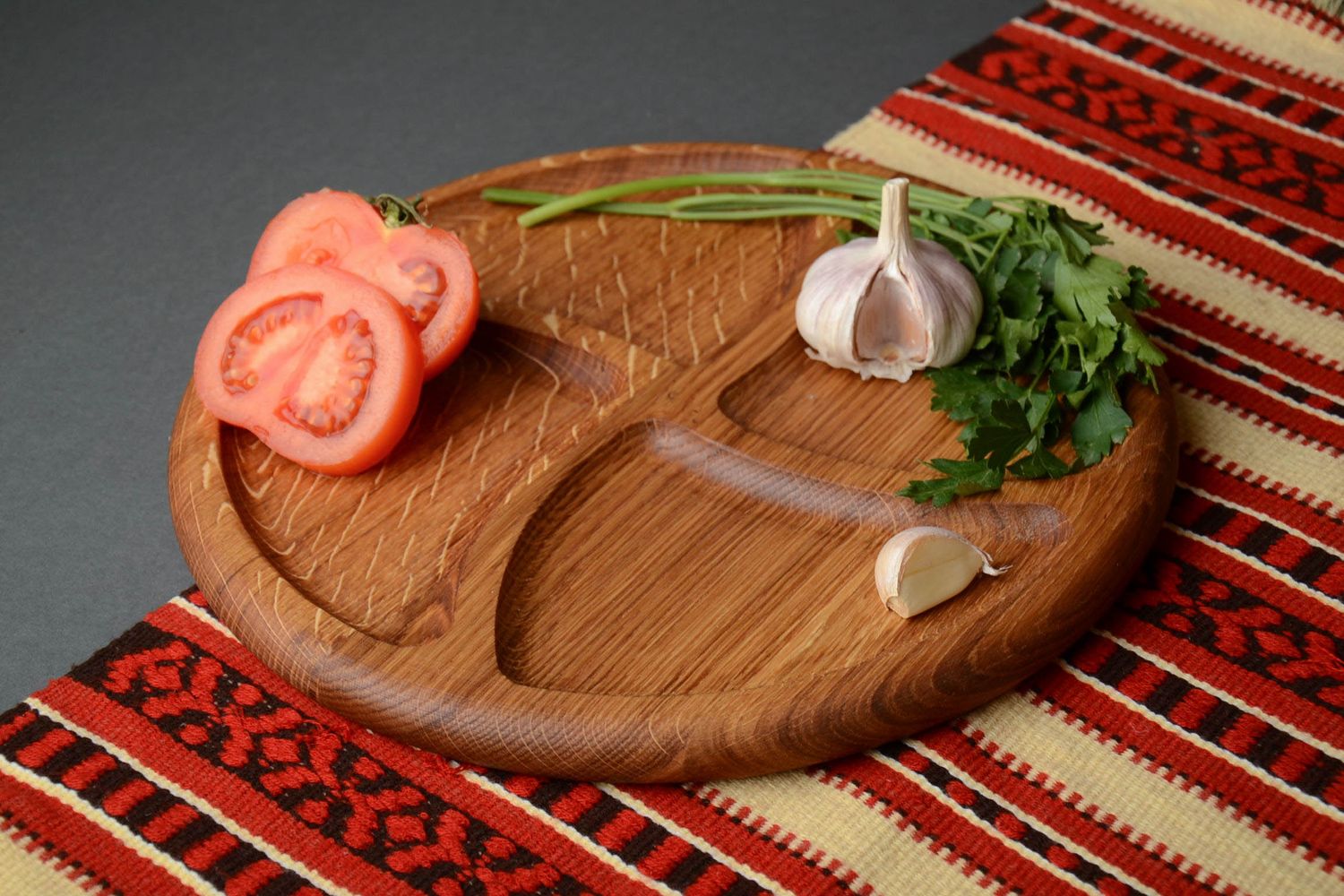 Piatto per formaggio fatto a mano stoviglie in legno utensili da cucina foto 1