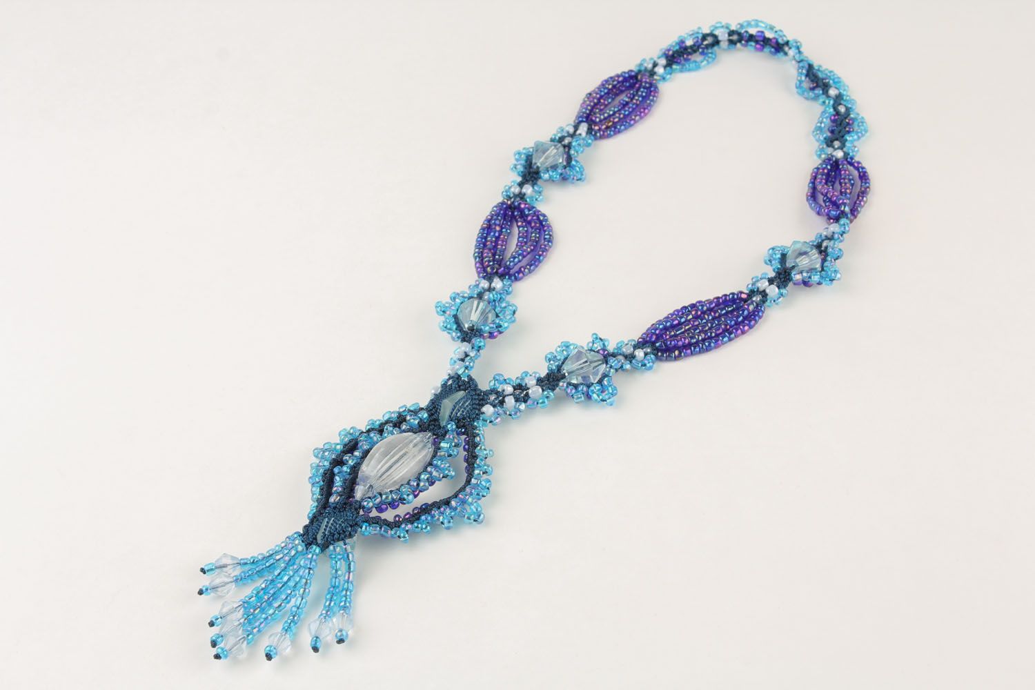 Long collier bleu technique macramé  photo 5