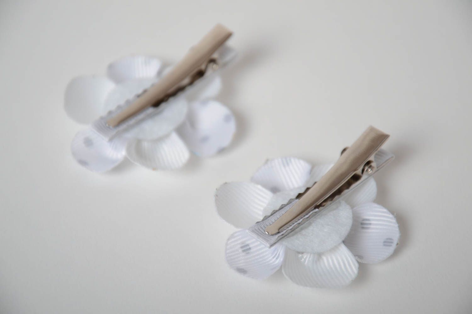 Handmade children hair clips with white polka dot ribbon flowers set of 2 items photo 3