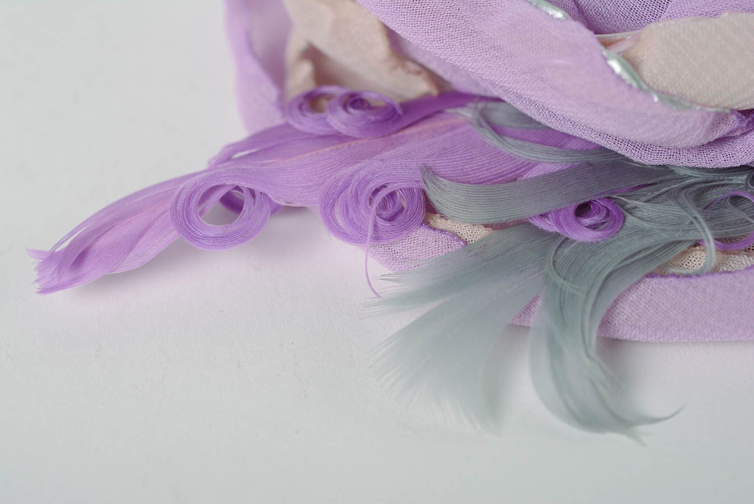Broche de tela de chifón artesanal con forma de flor de color lila hecho a mano foto 5