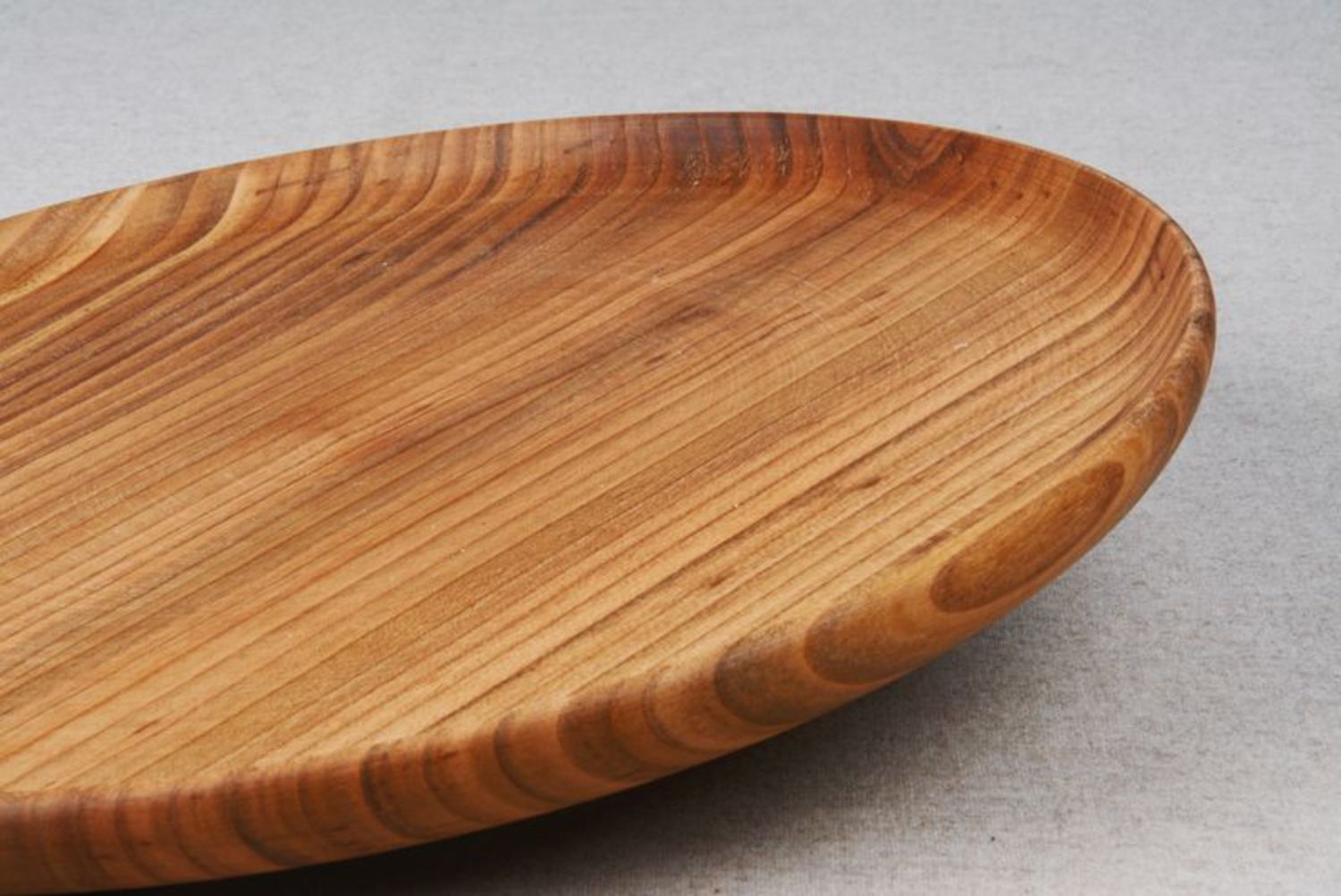 Большая плоская деревянная тарелка-доска фото 3