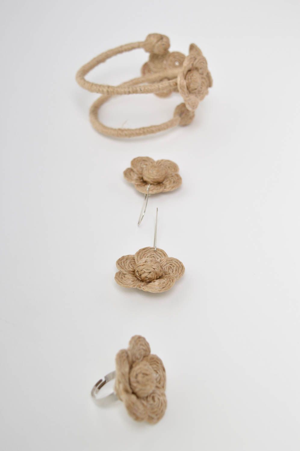 Авторские украшения ручной работы браслет из шнура перстень и серьги с цветами  фото 4