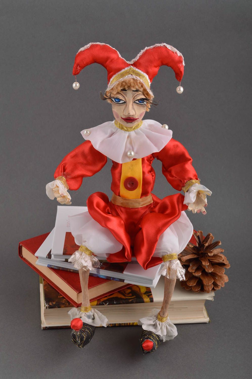 Декоративная кукла ручной работы кукла для интерьера кукла из глины Арлекино фото 1