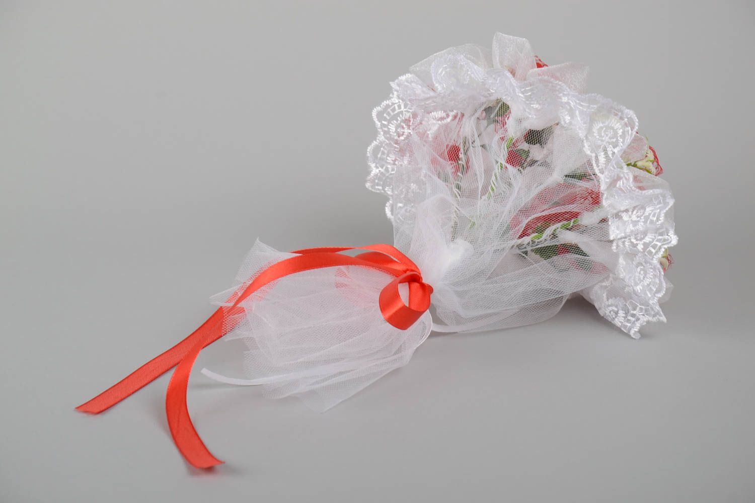 Свадебный букет цветов из атласных лент ручной работы авторский красивый фото 4