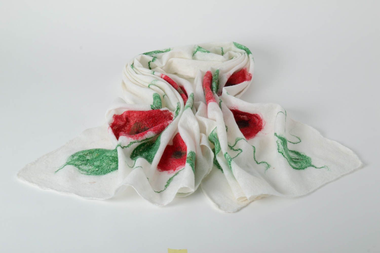 Женский шарф палантин ручной работы валяный палантин из шерсти белый в цветы фото 4