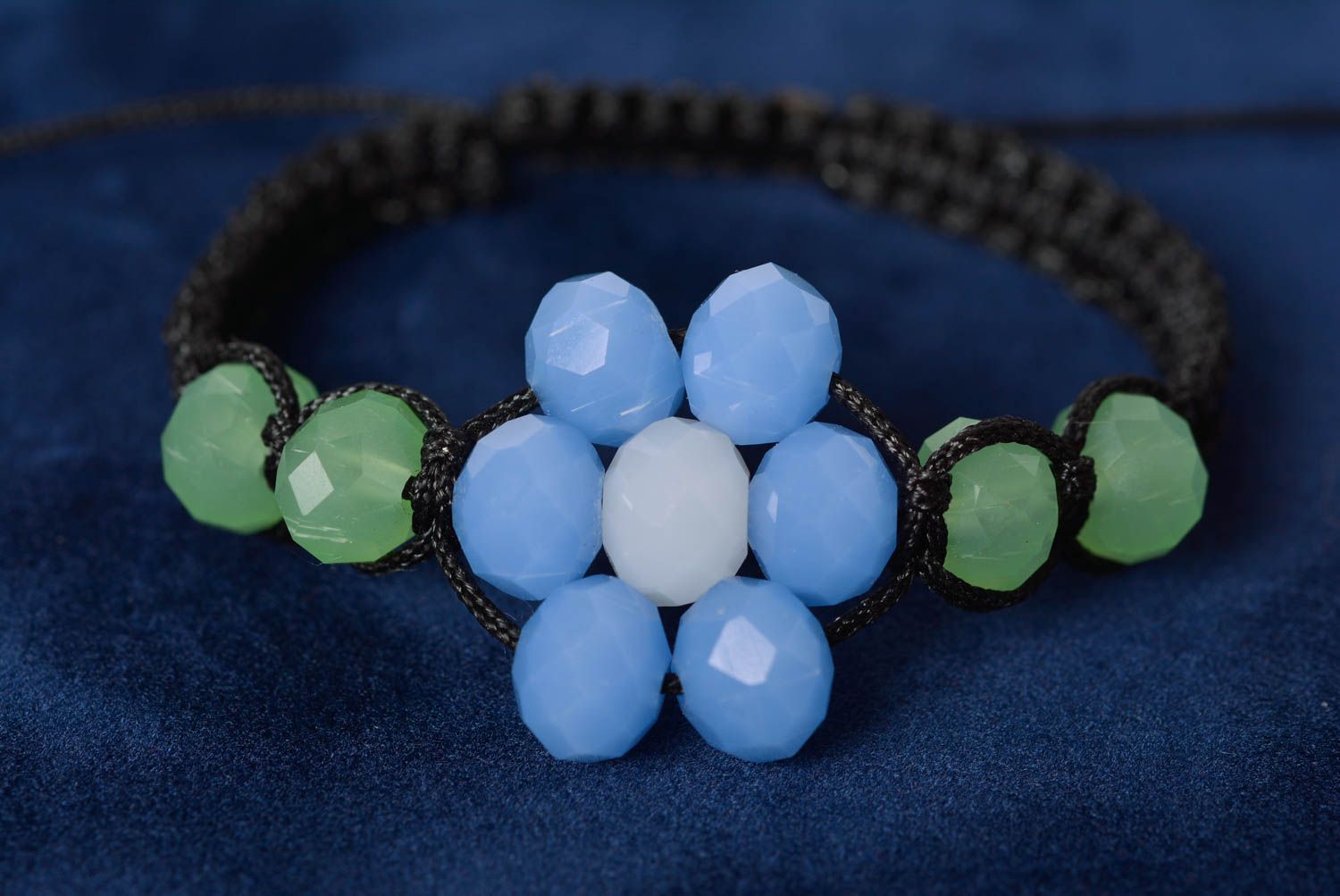 Bracelet en perles de verre à facettes en macramé fait main accessoire original photo 3