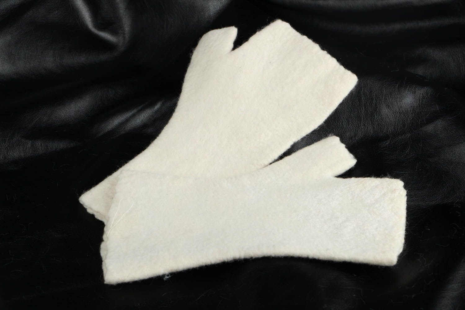 Weiße Halbhandschuhe aus Wolle foto 4