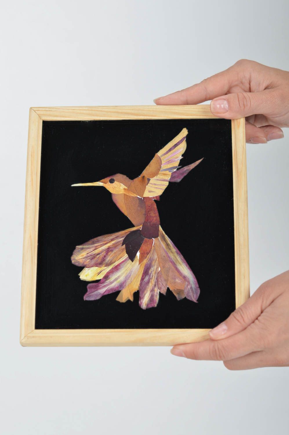 Handgemachtes Bild aus getrockneten Blättern Vogel im Holzrahmen für Dekor foto 3