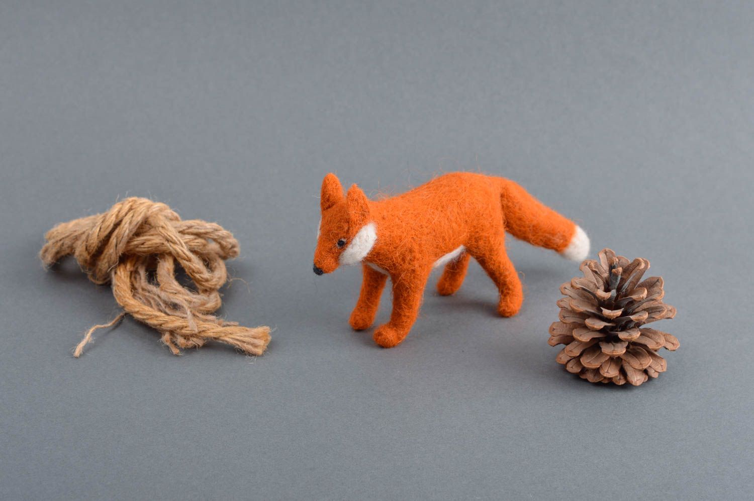 Peluche renard roux Jouet fait main en laine feutrée Cadeau pour enfant photo 1