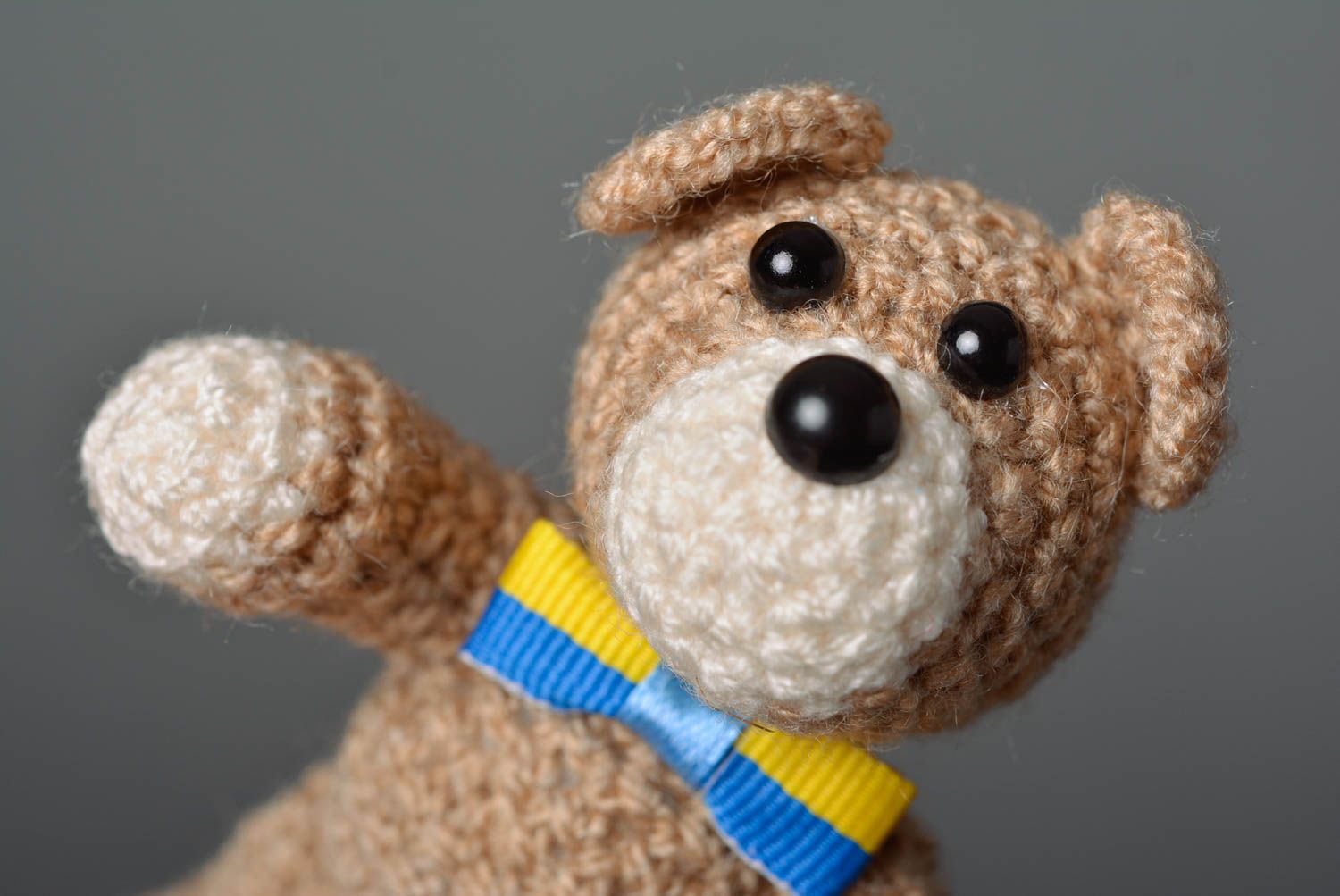 Jouet ours marron avec noeud Peluche faite main tricoté au crochet Cadeau enfant photo 2