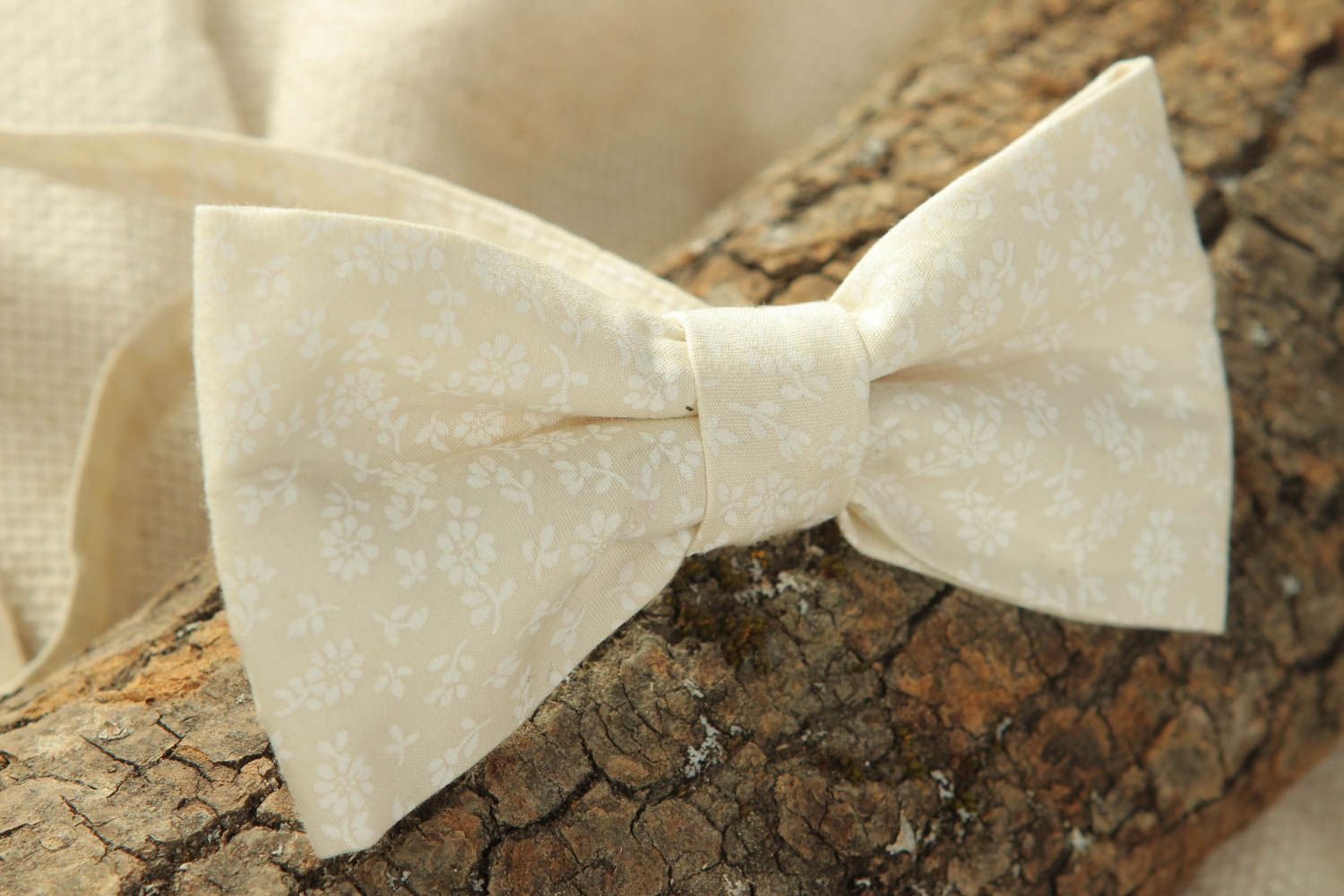 White cotton bow tie with floral pattern photo 5