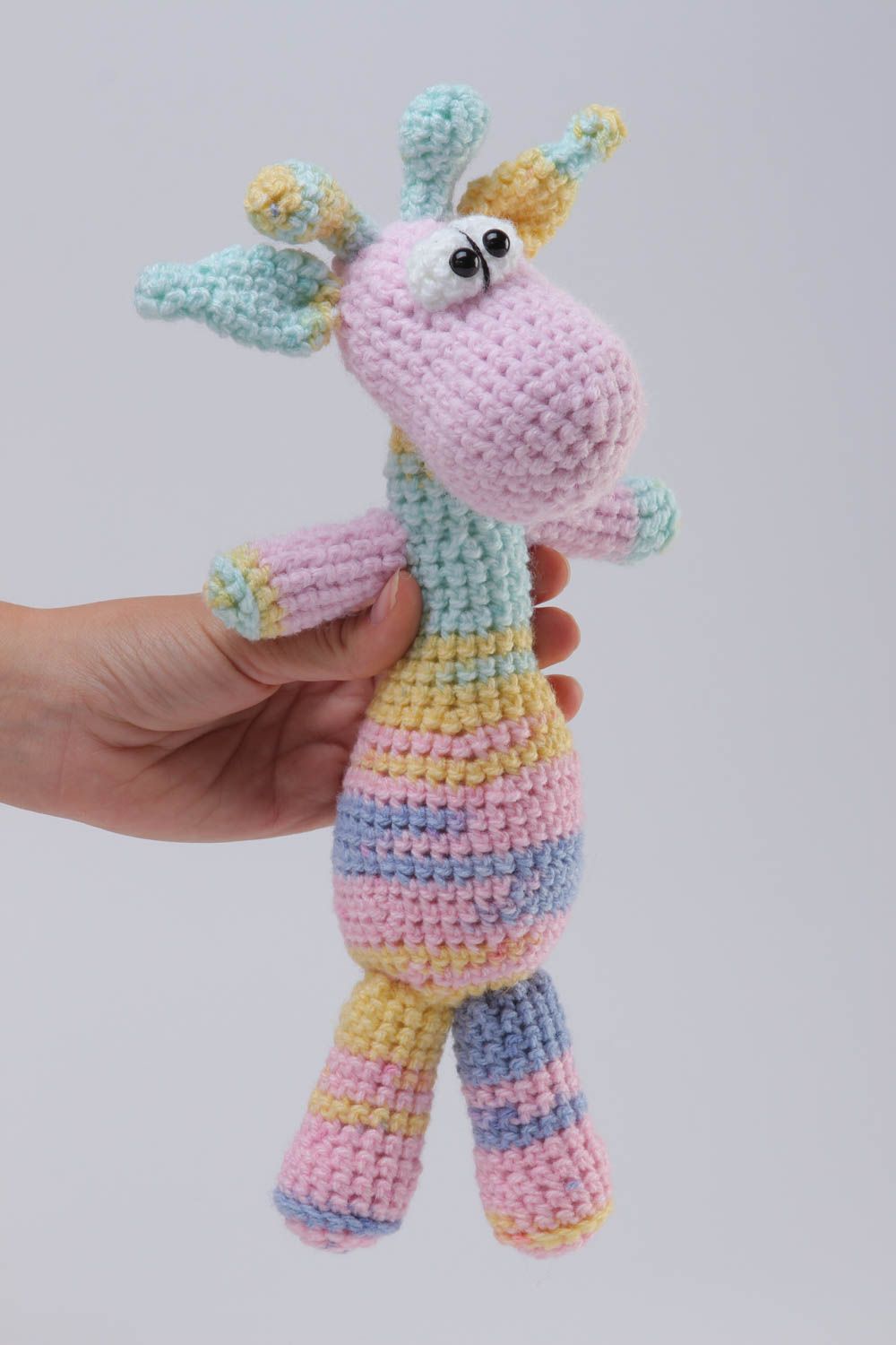 Jouet girafe Peluche faite main multicolore tricotée au crochet Cadeau enfant photo 5
