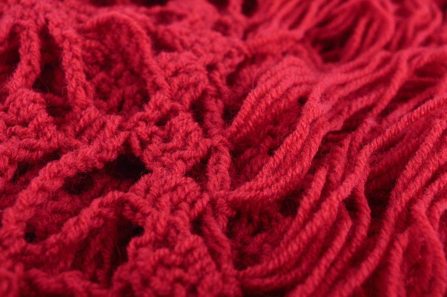 Scialle a uncinetto da donna fatto a mano sciarpa di tendenza colore rosso foto 2