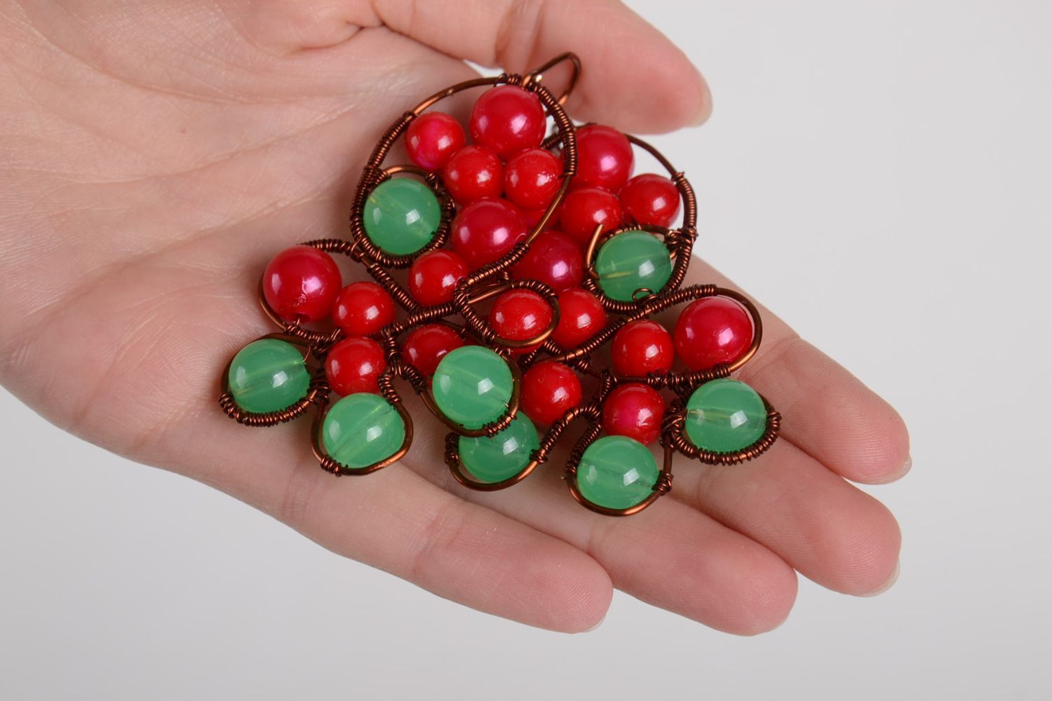 Серьги из меди ручной работы серьги с бусинами женские серьги красные с зеленым фото 2