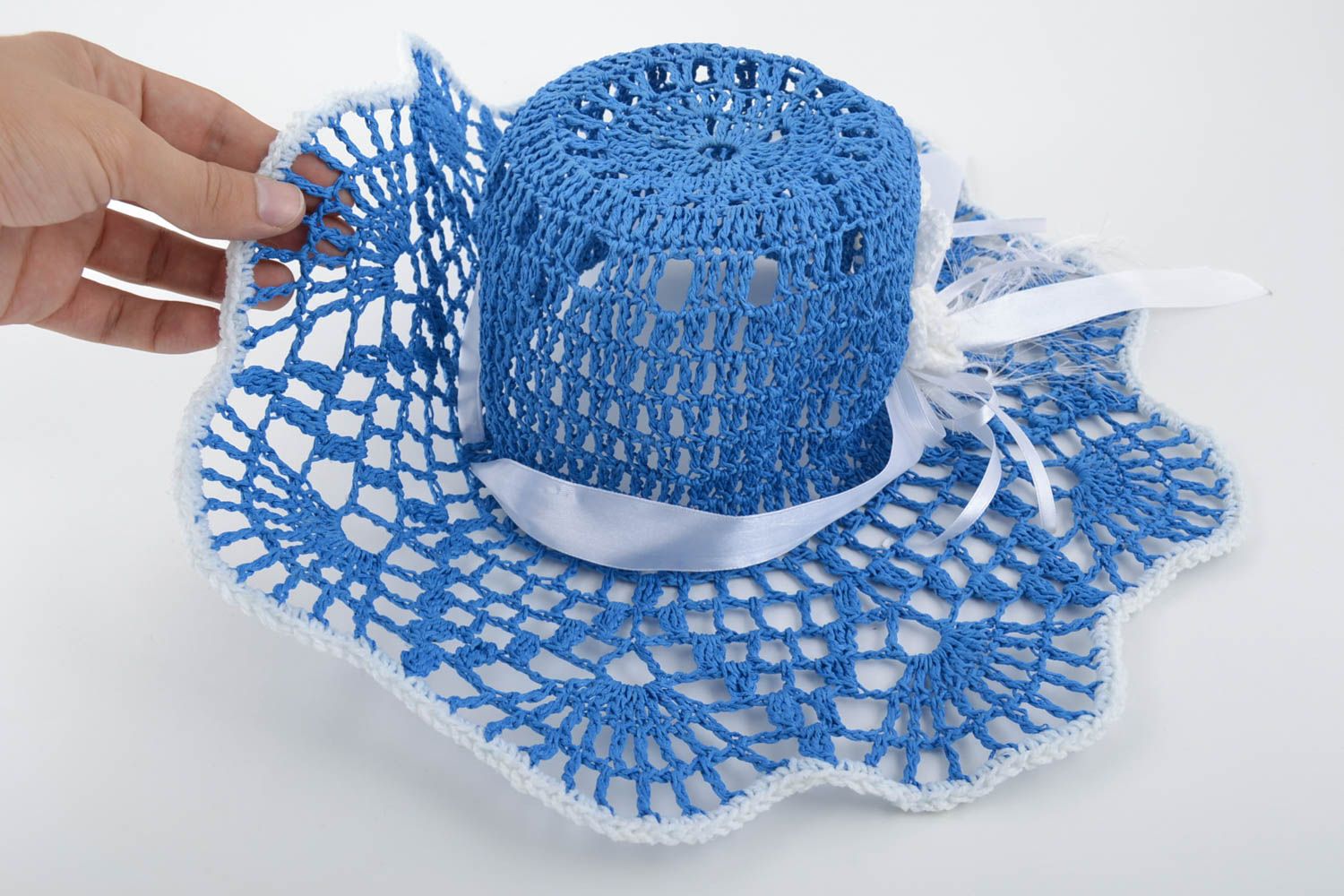 Chapeau d'été femme ajouré tricoté au crochet fils de coton bleu fait main photo 3