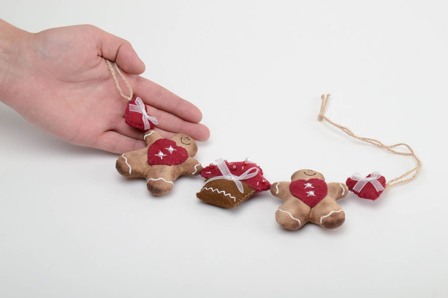 Unusual fabric soft garland in the shape of gingerbread little men with coffee aroma photo 5