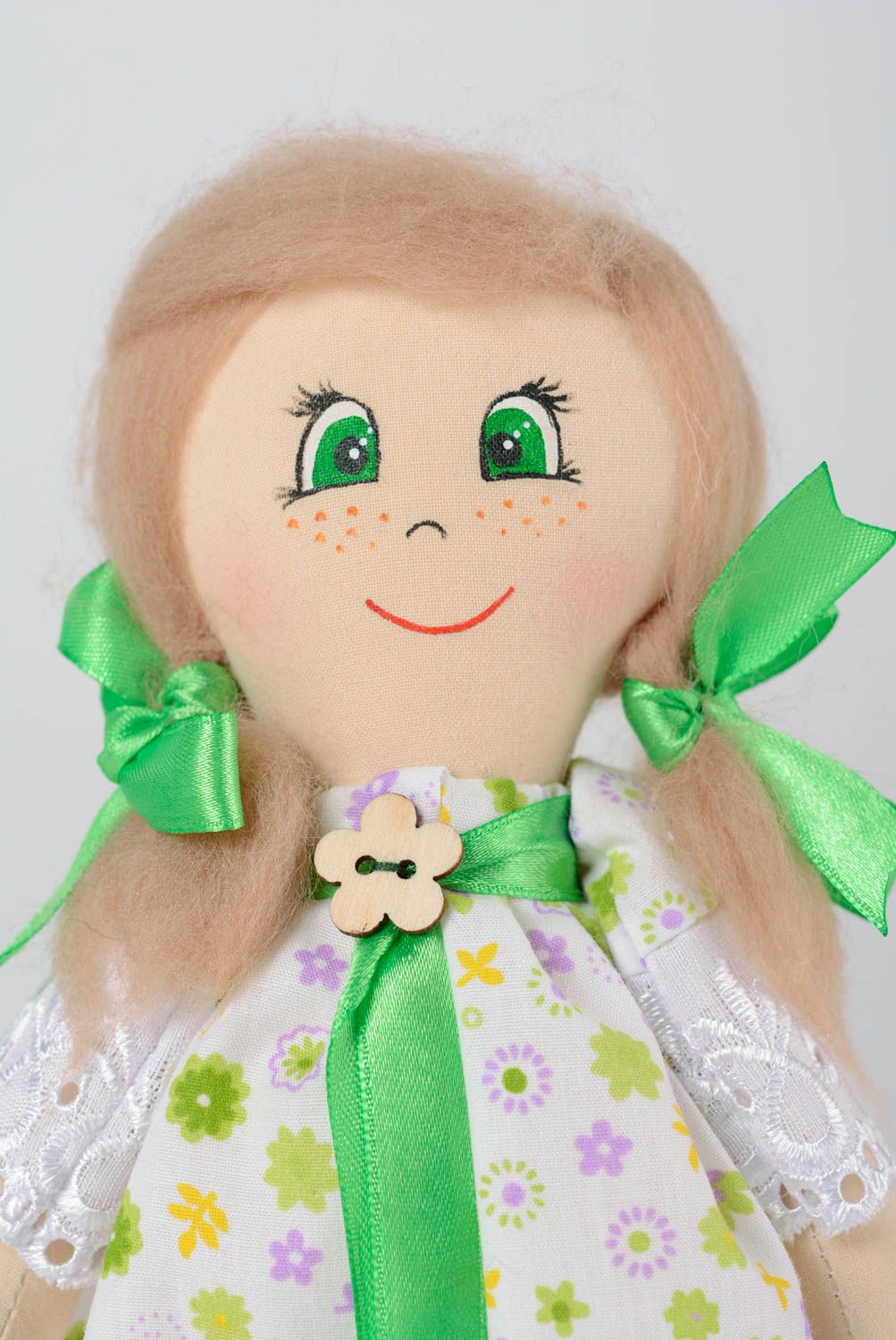 Мягкая кукла в платье ручной работы оригинальная красивая зеленая для девочки фото 2