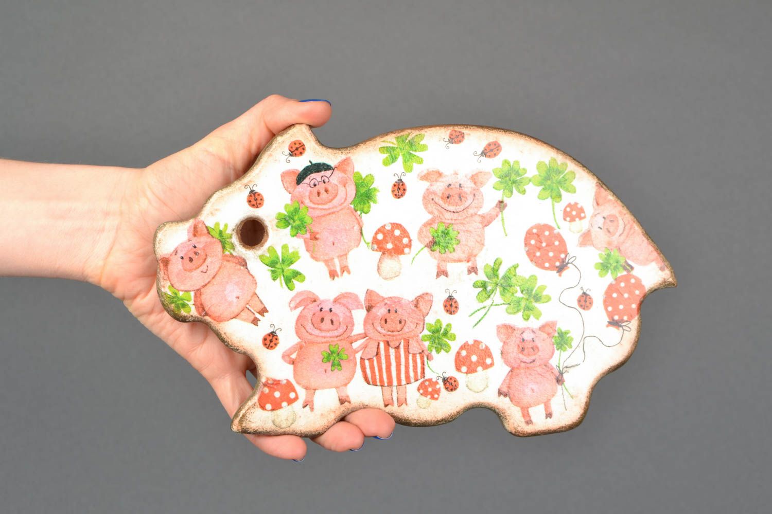 Decoupage cutting board in the shape of pig photo 2