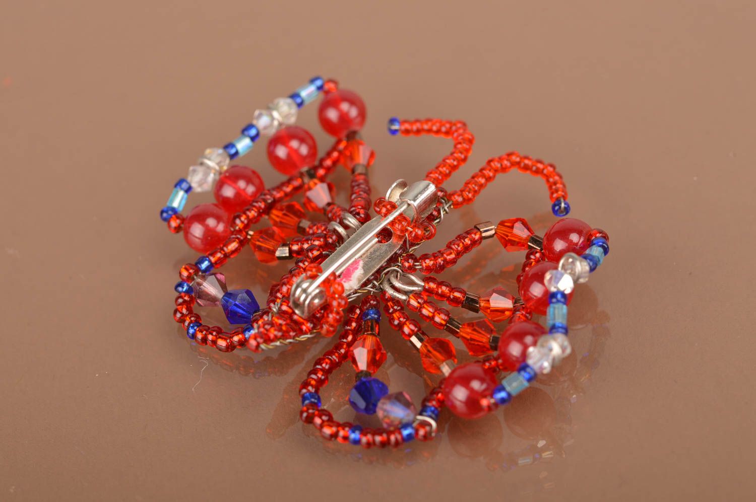 Broche papillon rouge en perles de rocaille faite main jolie de créateur photo 3