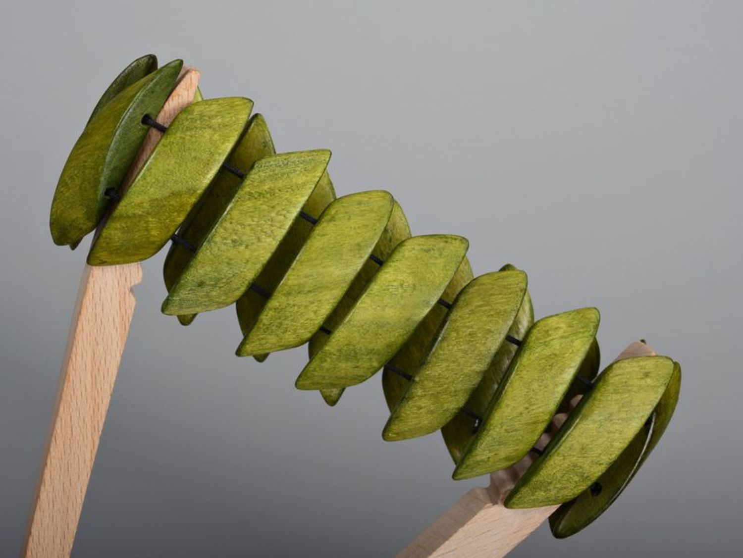 Bracciale di legno fatto a mano braccialetto verde braccialetto da polso
 foto 4