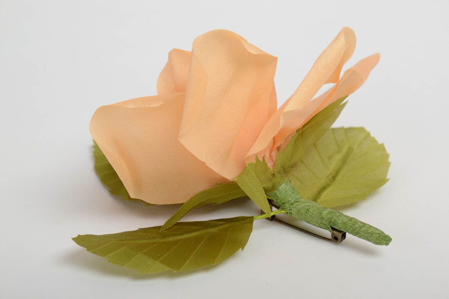 Брошь цветок из ткани в виде розы персикового цвета модная ручной работы фото 4