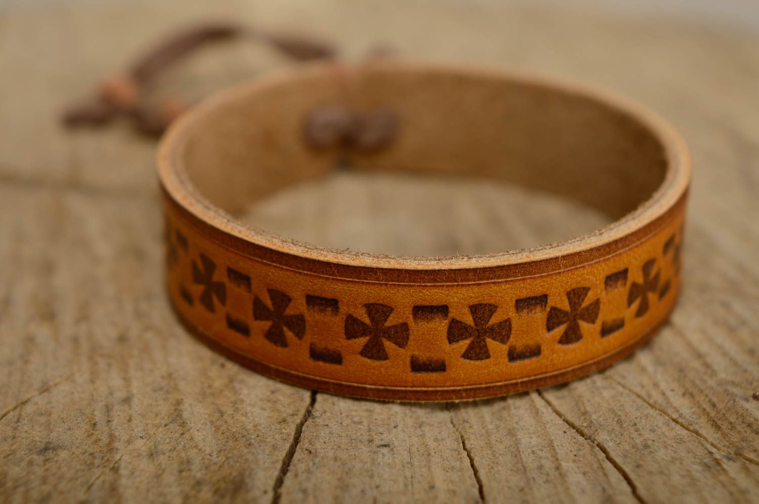 Bracelet en cuir naturel style ethnique fait main original marron de design photo 1