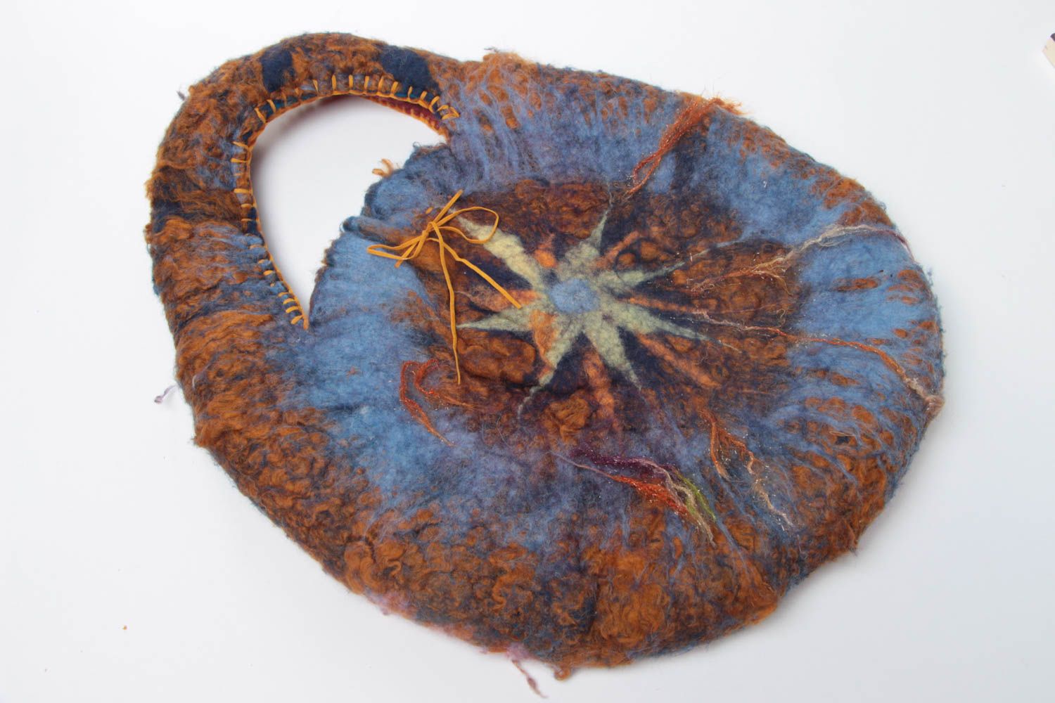 Bolso hecho a mano de fieltro de lana natural original accesorio de mujer foto 2