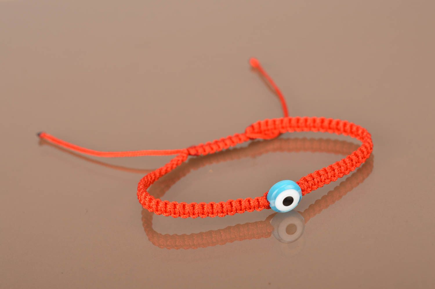 Bracelet tressé en lacet ciré rouge fait main fin avec oeil contre jettatura photo 3
