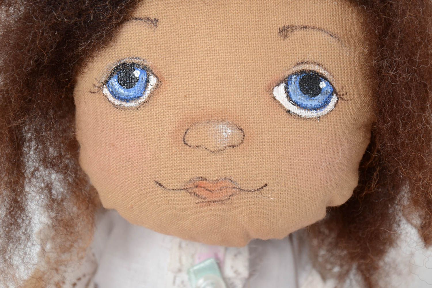 Muñeca de peluche artesanal con aroma de café en soporte para decorar casa  foto 5