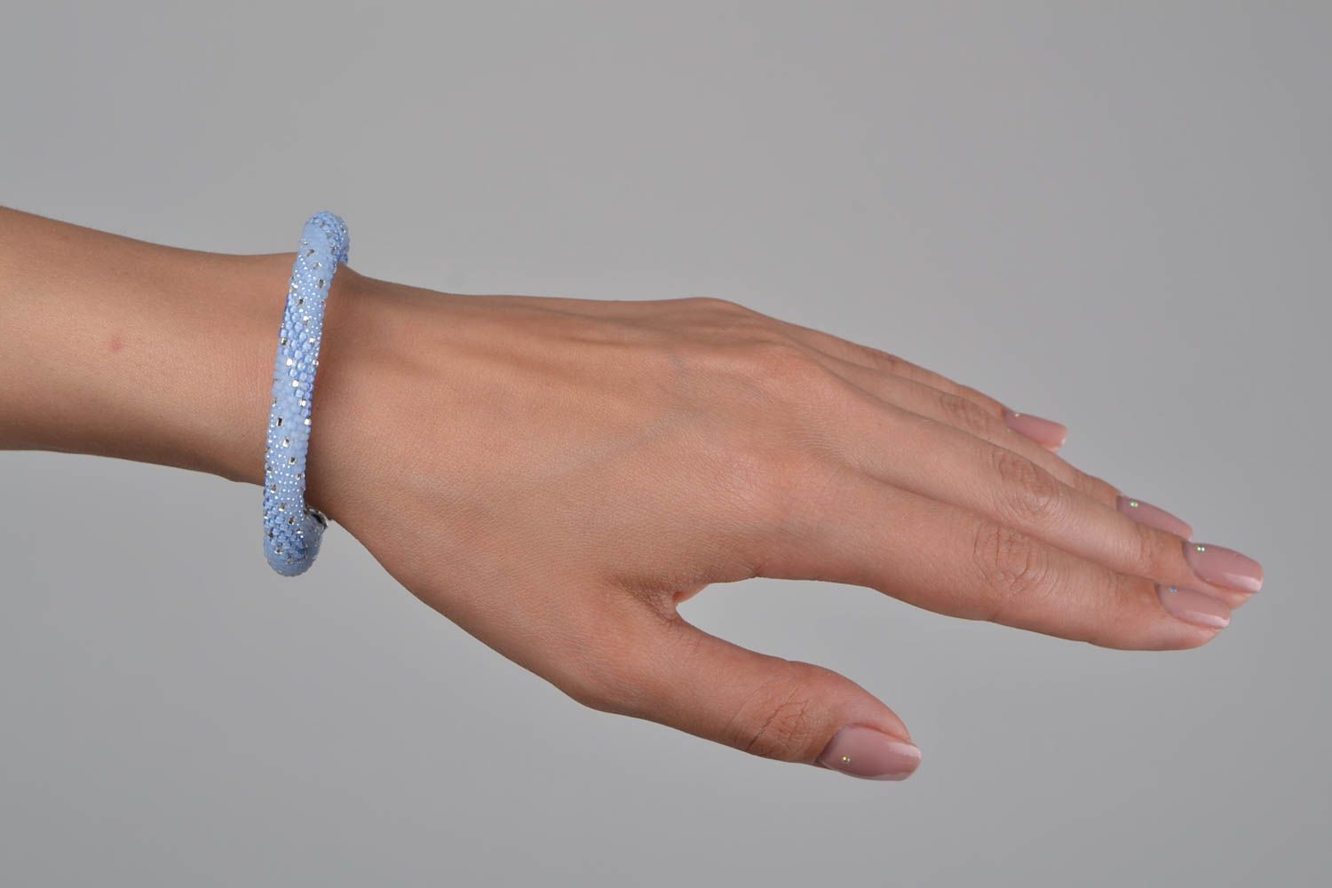 Bracelet spirale Bijou fait main en perles de rocaille bleu élégant Cadeau femme photo 2