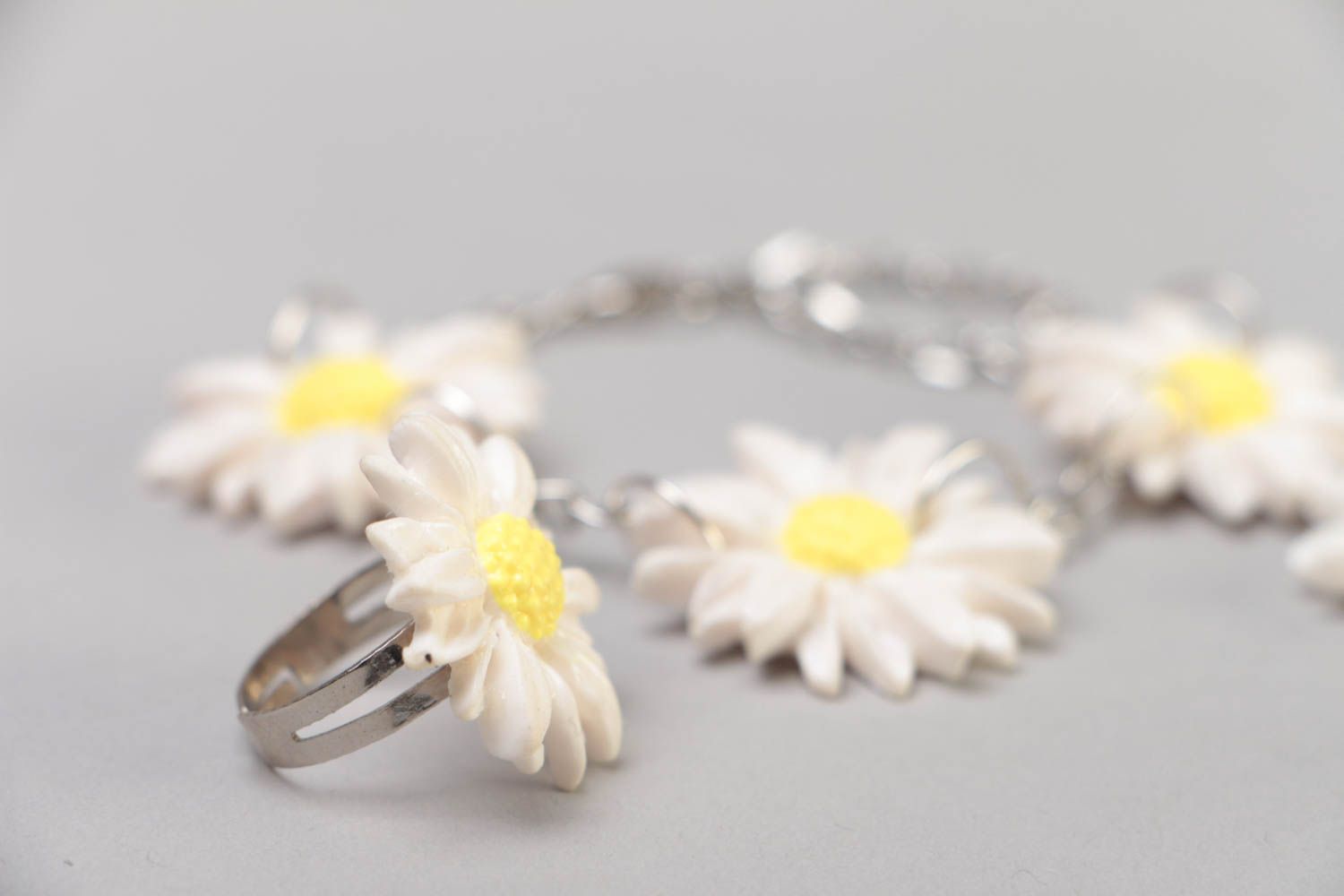 Set de bijoux floraux boucles d'oreilles bracelet bague pâte polymère faits main photo 3