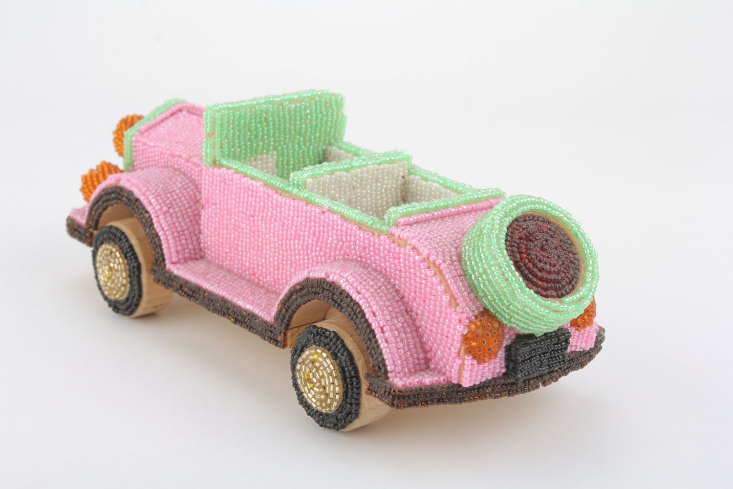Macchina rosa fatta a mano giocattolo di legno materiale ecologico con perline foto 4