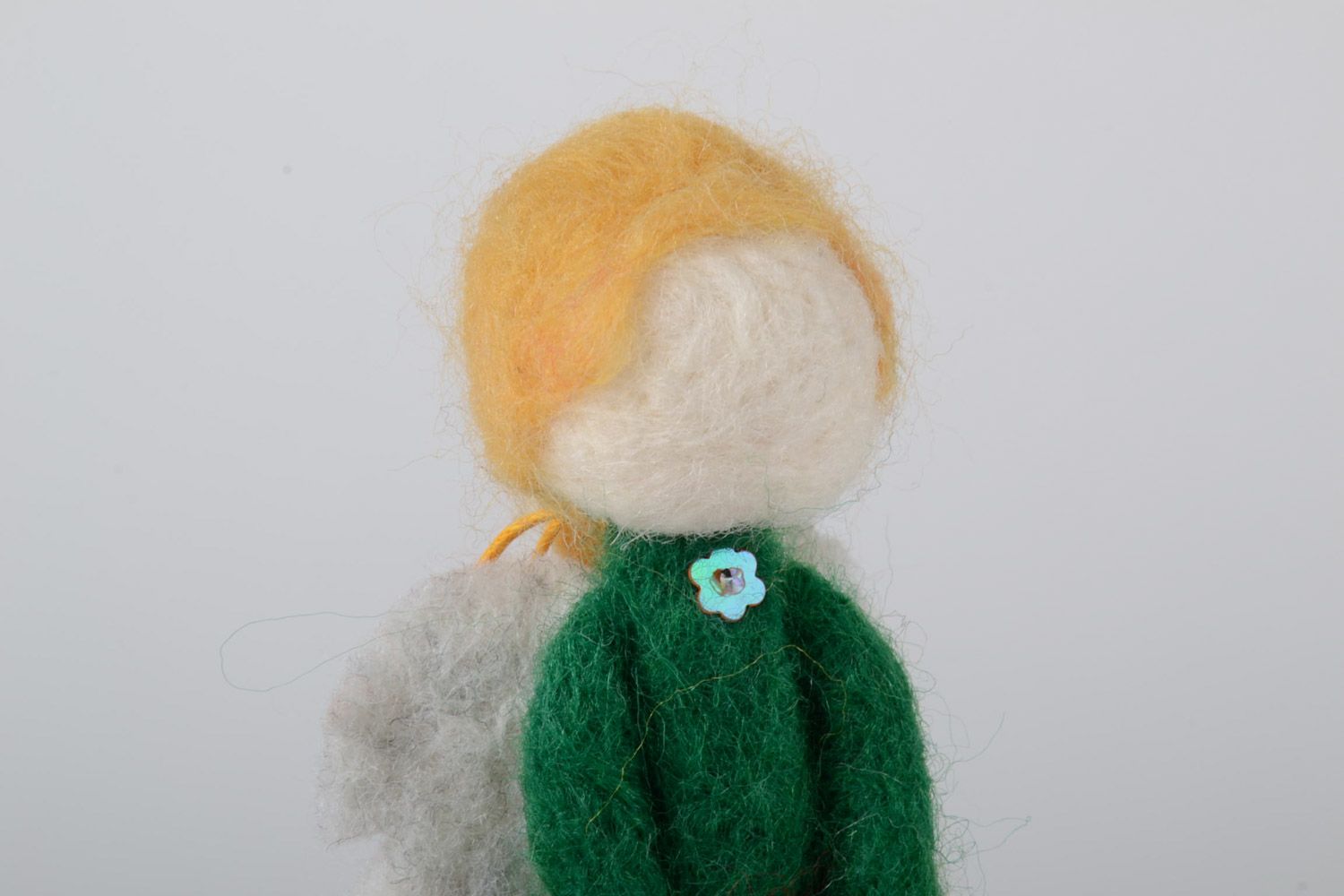 Muñeco de fieltro de lana original decorativo hecho a mano con forma de ángel foto 4