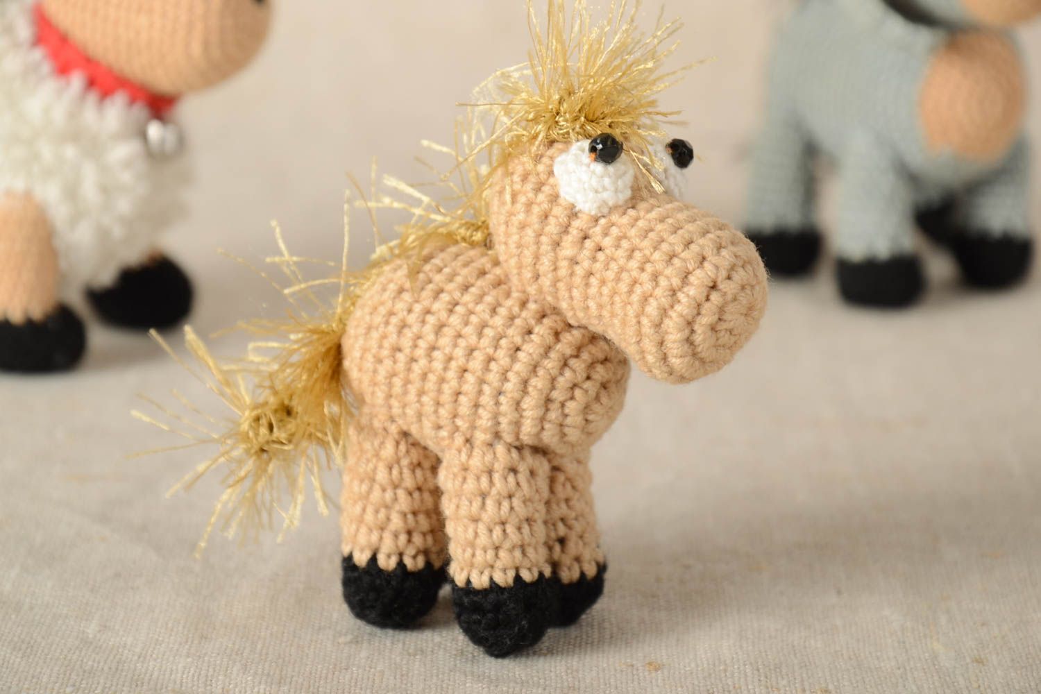Peluche cheval faite main Jouet tricoté en coton au crochet Cadeau pour enfant photo 1