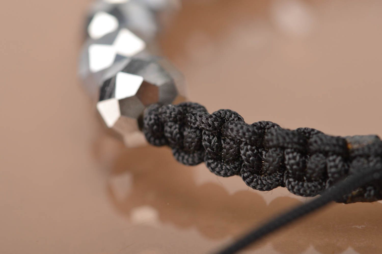 Bracelet tressé design Bijou fait main de perles à facettes Cadeau femme photo 5