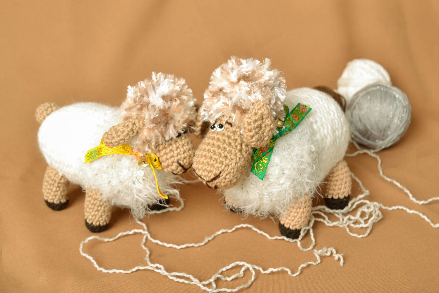Giocattoli a maglia fatti a mano pupazzi morbidi a forma di agnelli 2 pz foto 5