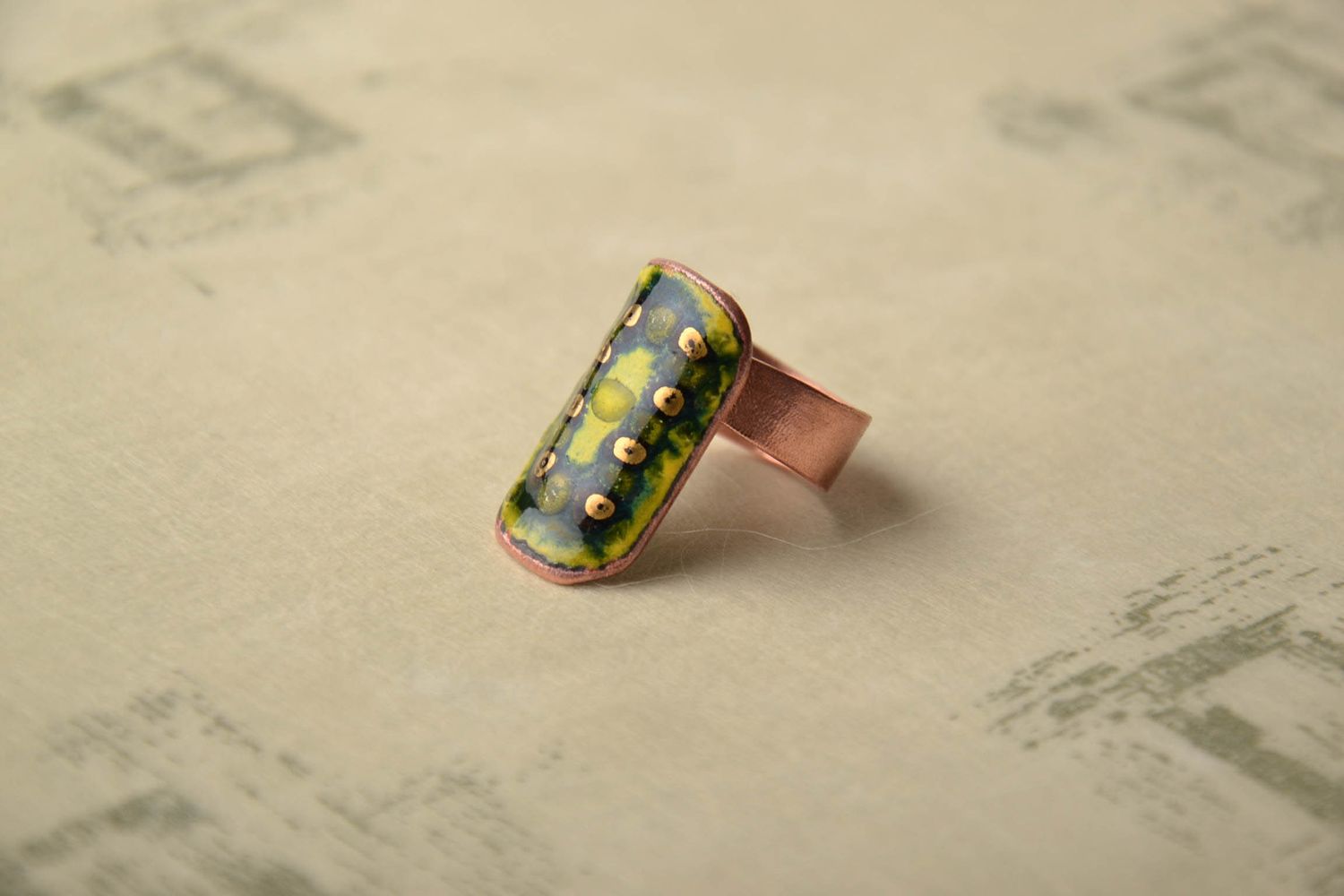 Медное кольцо с росписью цветными эмалями фото 1