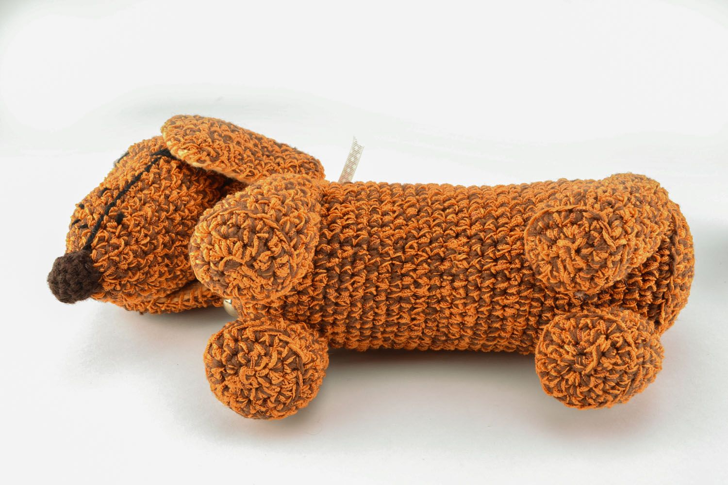 Brinquedo de malha tricotado com gancho Basset hound foto 3
