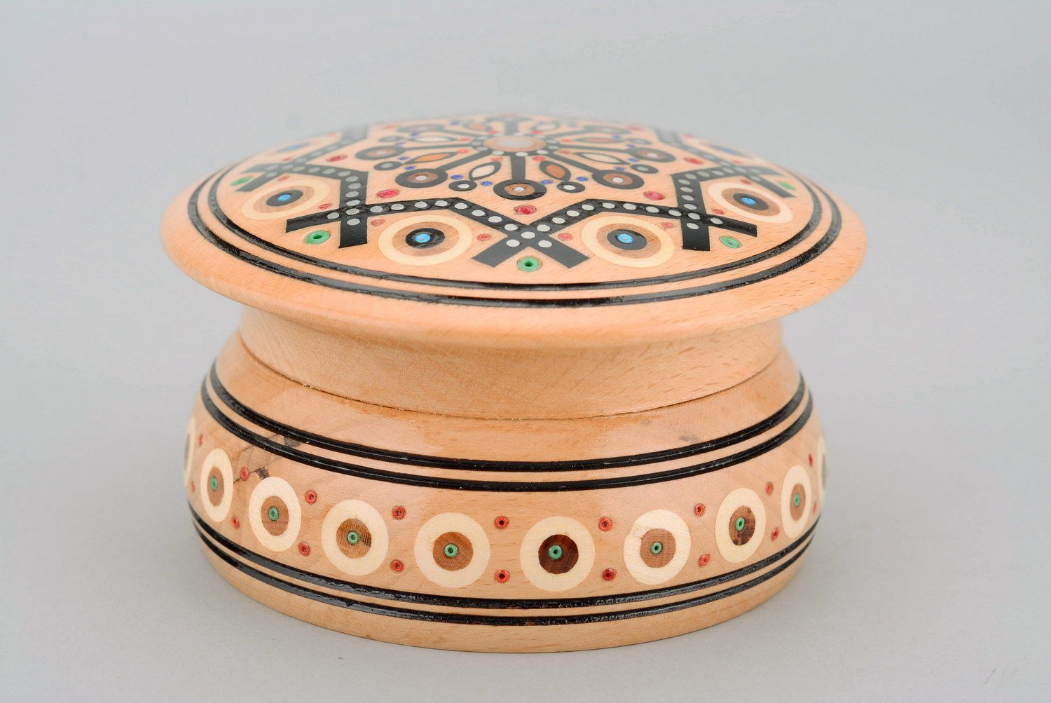 Boîte à bijoux en bois incrustée faite main photo 2