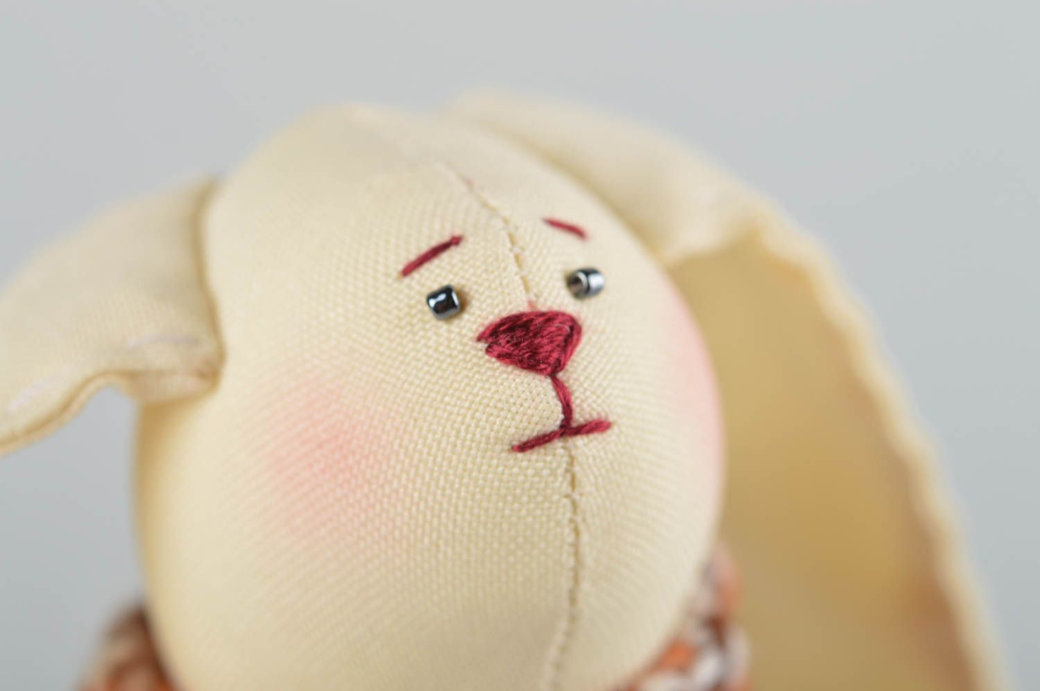 Игрушка заяц ручной работы авторская игрушка стильный подарок зайяц в свитре фото 4